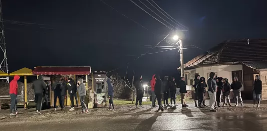 Okupljeni građani u Goraždevcu (Foto: Radio Goraždevac) Okupljeni građani u Goraždevcu (Foto: Radio Goraždevac)