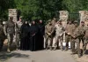 Pripadnici švajcarskog KFOR-a izgradili i postavili kapiju u manastiru Brnjak