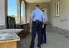 Dve krađe u Zvečanu: Iz lokala nestalo 220 evra, ženi ukradena torba Policijaci na licu mesta (Foto Kim)