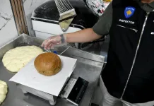 Zbog žalbi građana počela kontrola hleba i vaga u pekarama Foto: MINTI